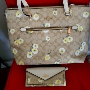 AUTHENTIC PRE-LOVED COACH PURSE